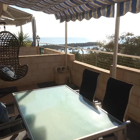 Chameleon Beachfront Ibiza Style Apartamento