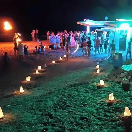 アパート Chameleon Beachfront Ibiza Style *