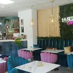 Chameleon Beachfront Ibiza Style * 坎佩略