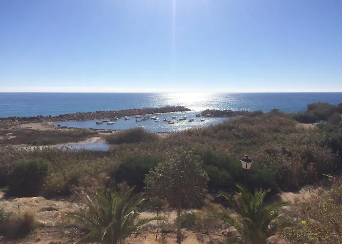 Chameleon Beachfront Ibiza Style إل كامبيلو