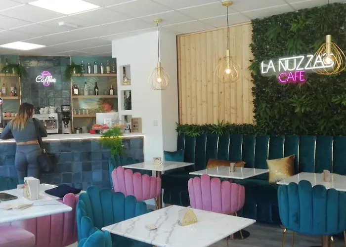 Chameleon Beachfront Ibiza Style * إل كامبيلو