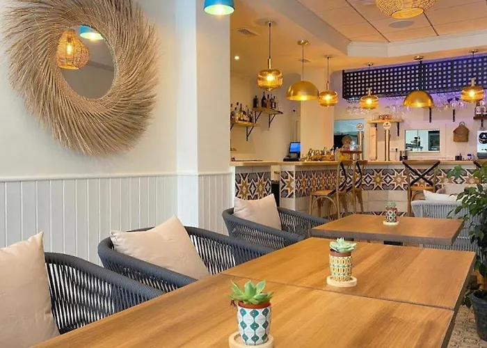 شقة Chameleon Beachfront Ibiza Style *